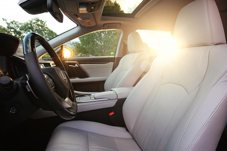 Интерьер Lexus RX450hL 2019 года  (NA) (фото 27 из 40)